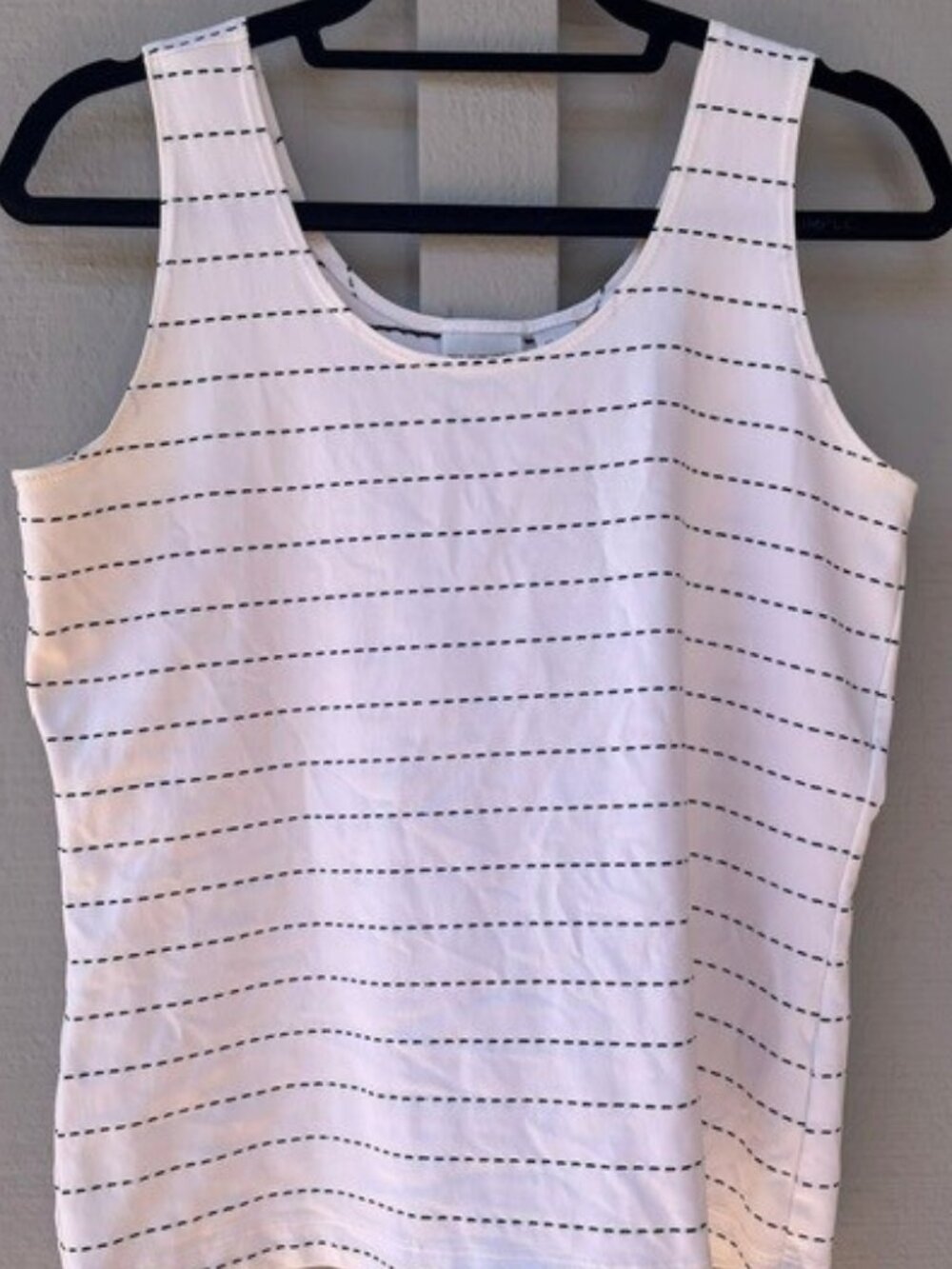 CHICO'S Scoop Neck Stretch Sleeveless Tank Top - White & Dash